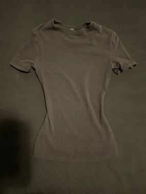 Black short sleeve t-shirt